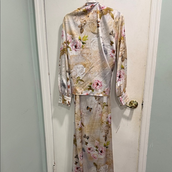 Floral Cream Midi 2 sleeveless dress with coordinating blouse - Picture 3 of 14